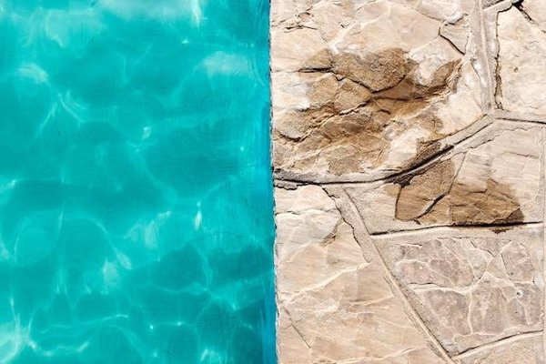 Comment choisir son pisciniste ? Le guide complet pour réussir votre projet