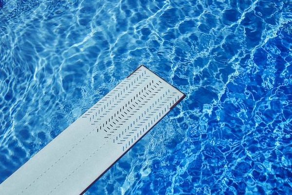 Quelles sont les réglementations et les normes à respecter pour chaque type de piscine ?